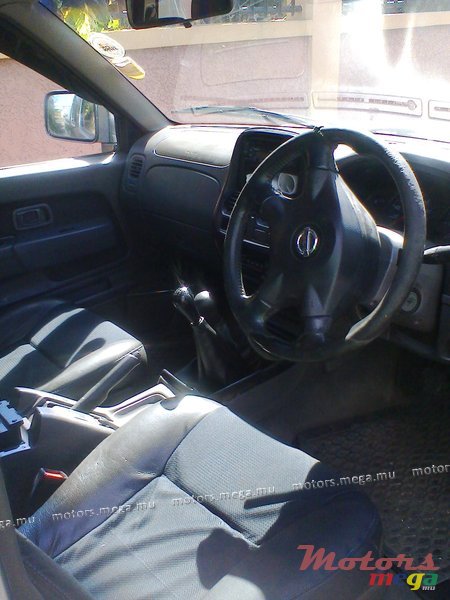 2003' Nissan Hardbody 4x4 predator photo #3