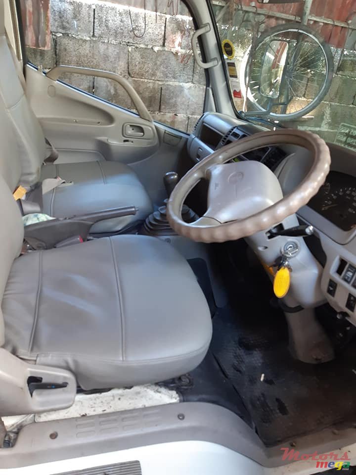 2007' Toyota photo #3