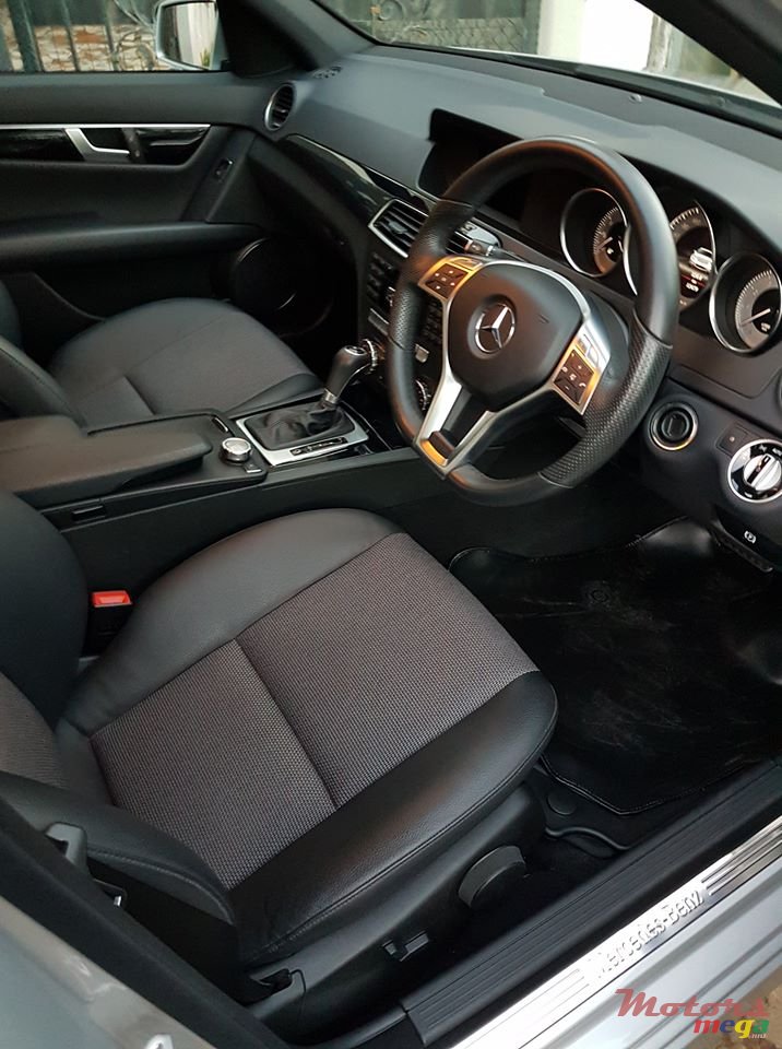 2013' Mercedes-Benz C-Class C250 photo #5