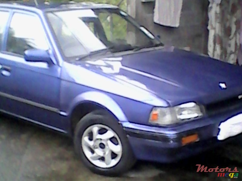 1995' Mazda 323 photo #1