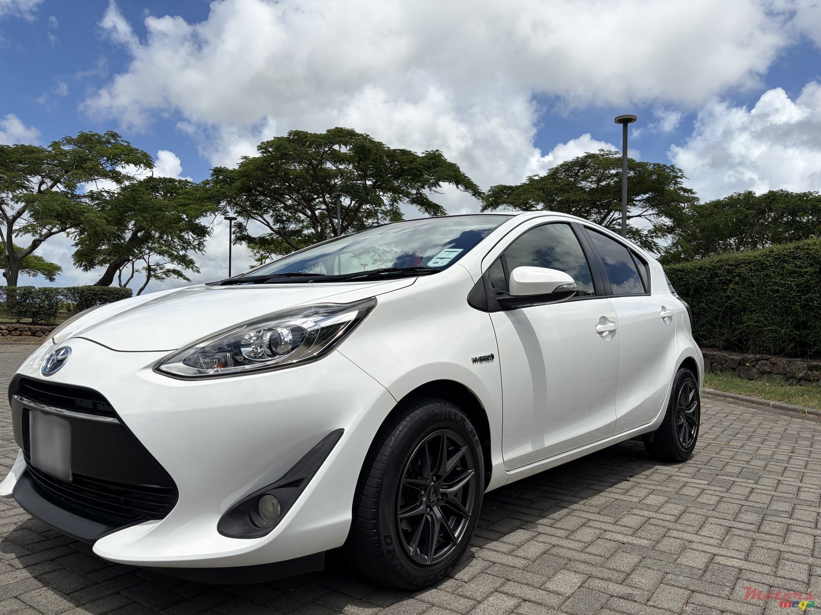 2018' Toyota Aqua photo #2