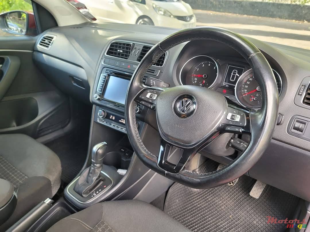 2014' Volkswagen Polo photo #7