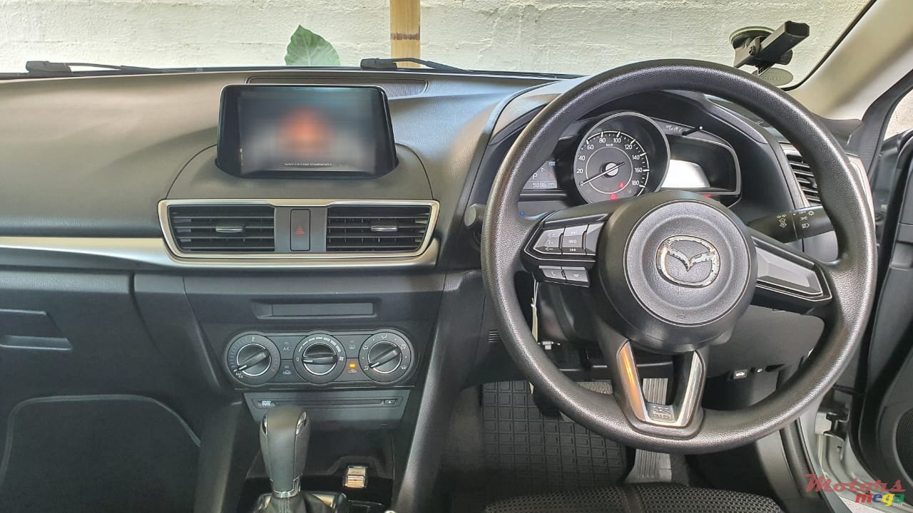 2017' Mazda Axela photo #2