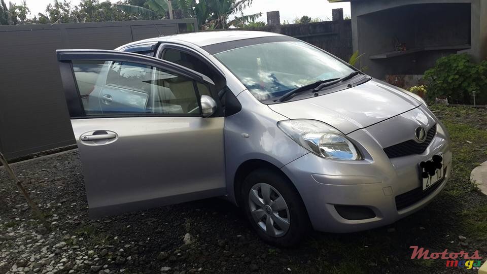 2010' Toyota Vitz photo #3