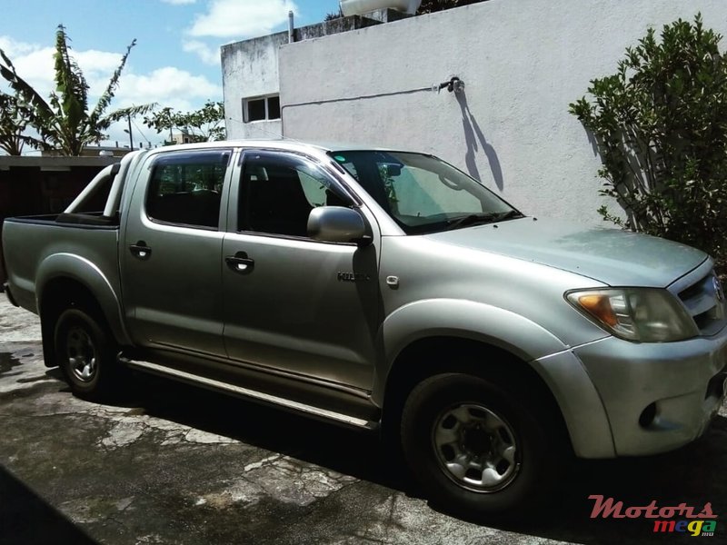 2007' Toyota Hilux New tires photo #4