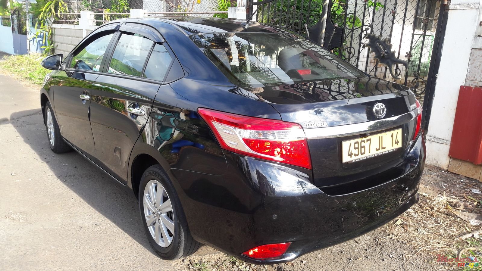 2014' Toyota Yaris photo #2