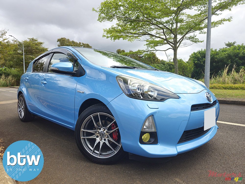 2014' Toyota Aqua photo #1