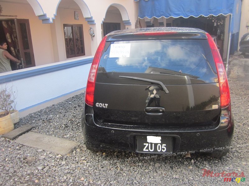 2005' Mitsubishi Colt photo #2