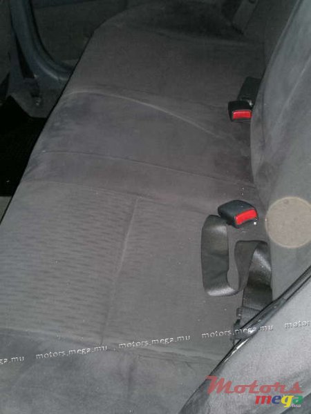 2006' Toyota NZE 121  photo #7