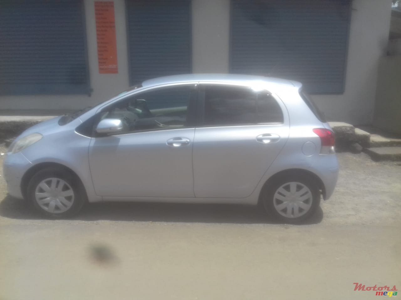 2010' Toyota Vitz photo #3