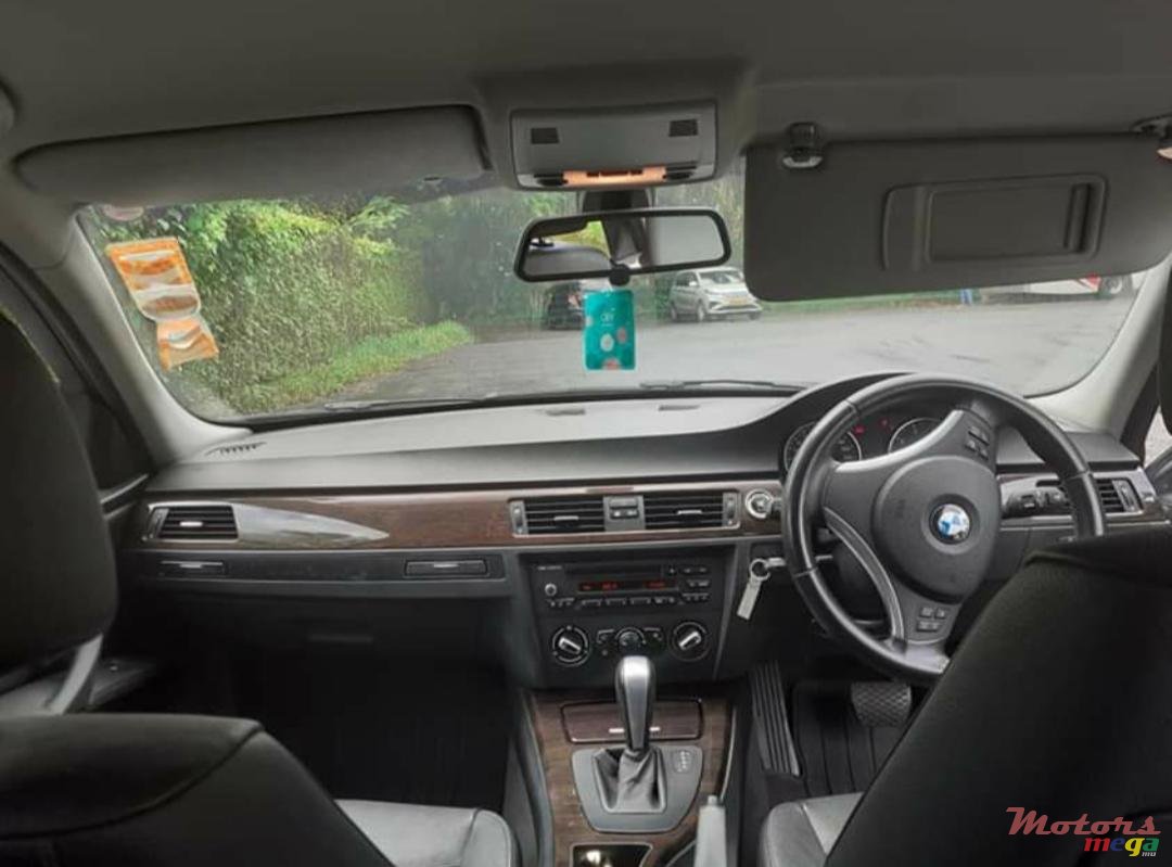 2011' BMW 320 photo #5