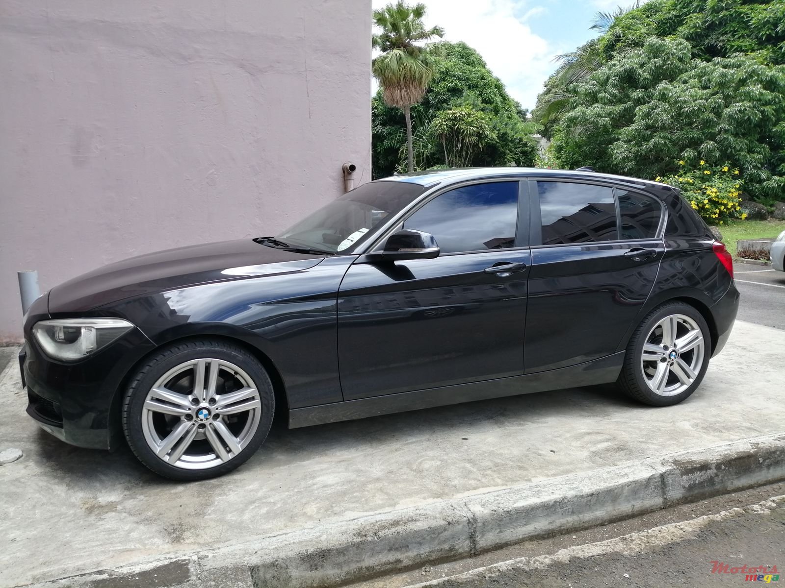 2012' BMW 118 photo #4