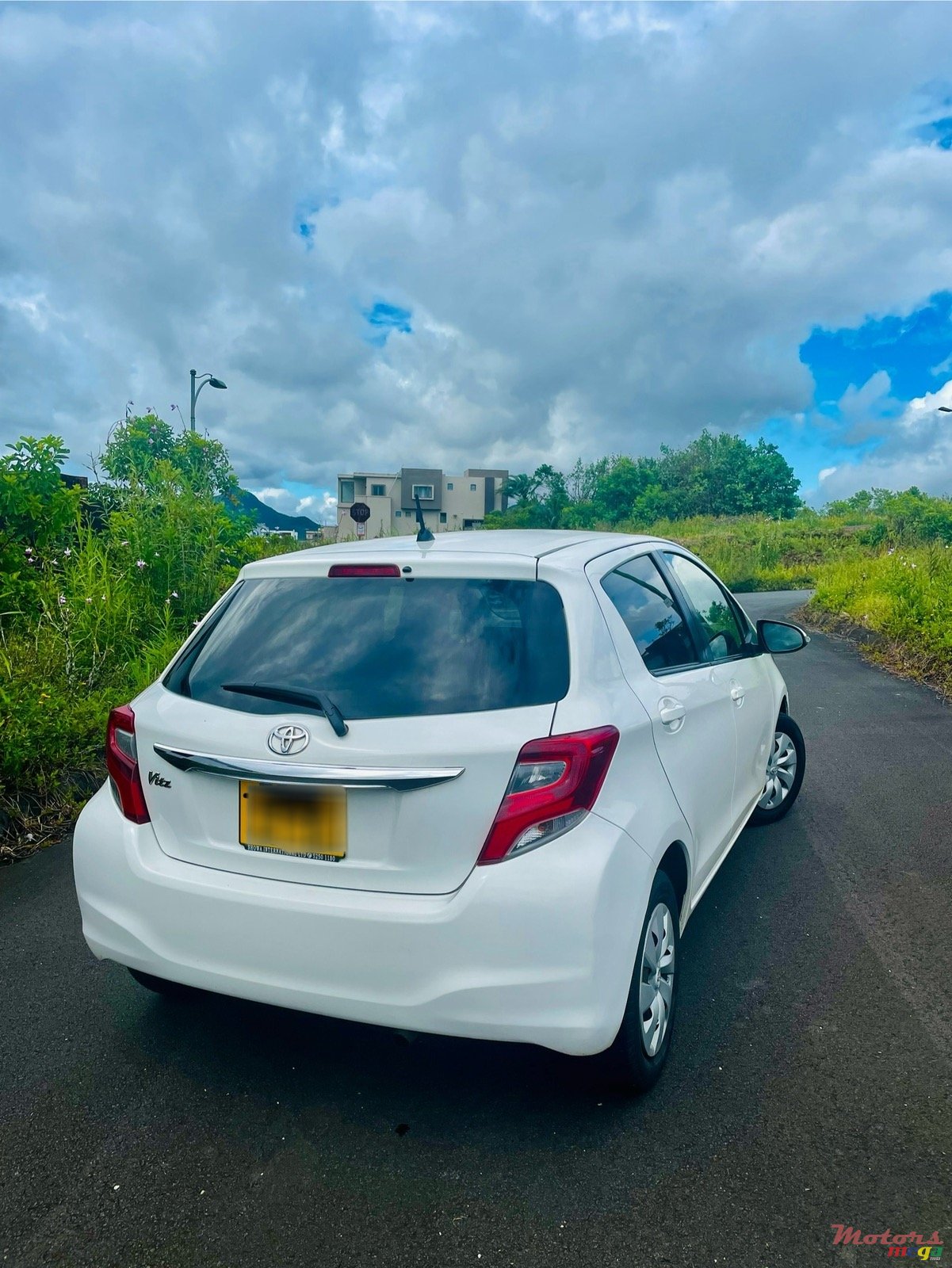 2016' Toyota Vitz photo #2