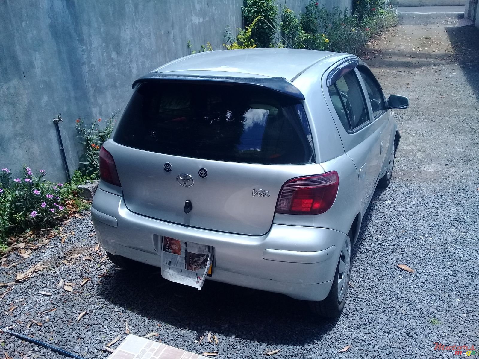 2000' Toyota Vitz photo #2