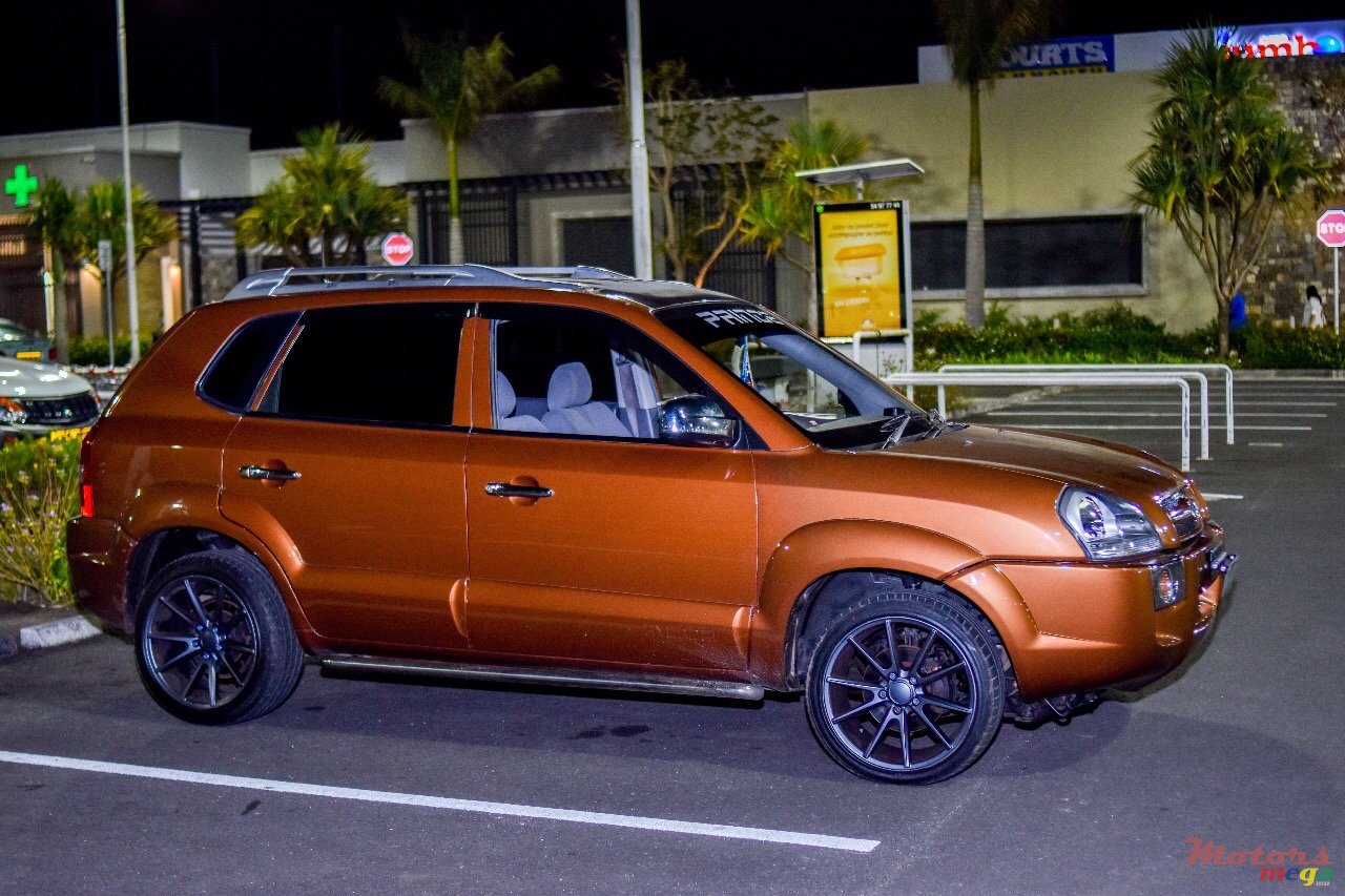 2005' Hyundai Tucson photo #2