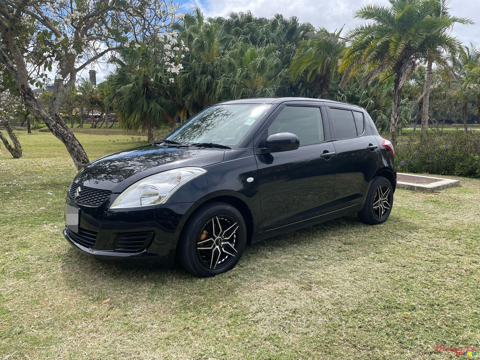 2013' Suzuki Swift photo #2