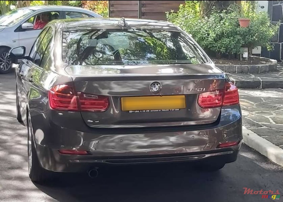 2015' BMW 320 photo #2
