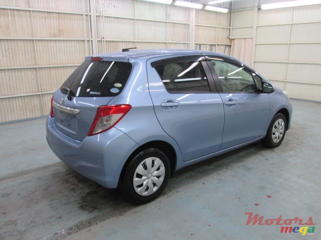 2011' Toyota Vitz F photo #2