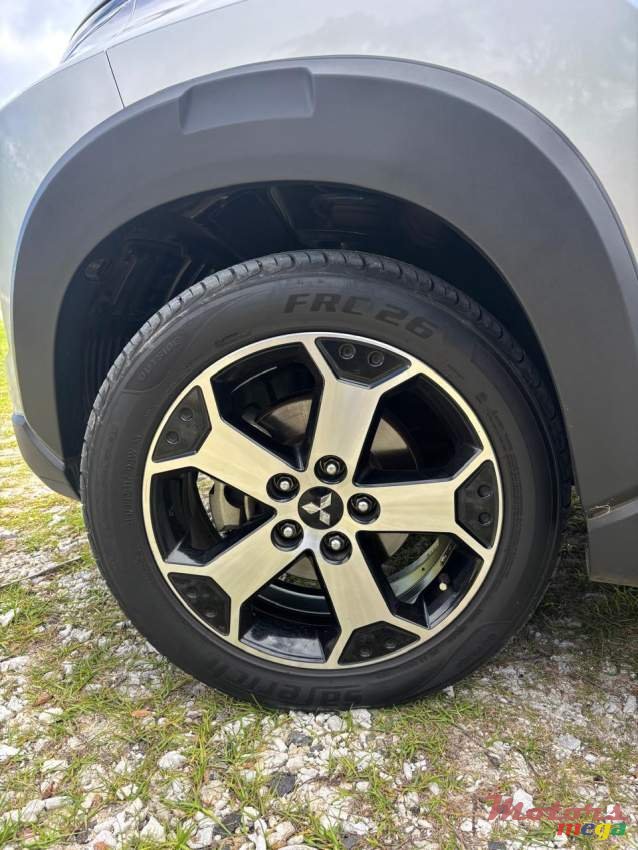 2021' Mitsubishi photo #5
