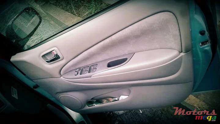 1998' Toyota Prius photo #6