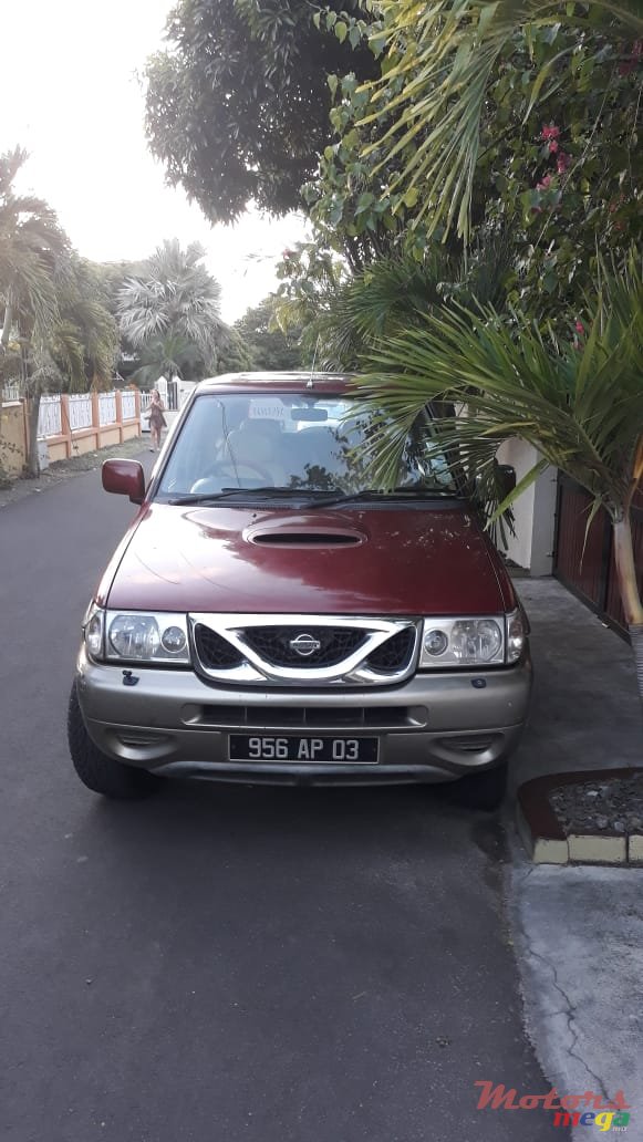 2003' Nissan Terrano 2.8 TDI photo #3