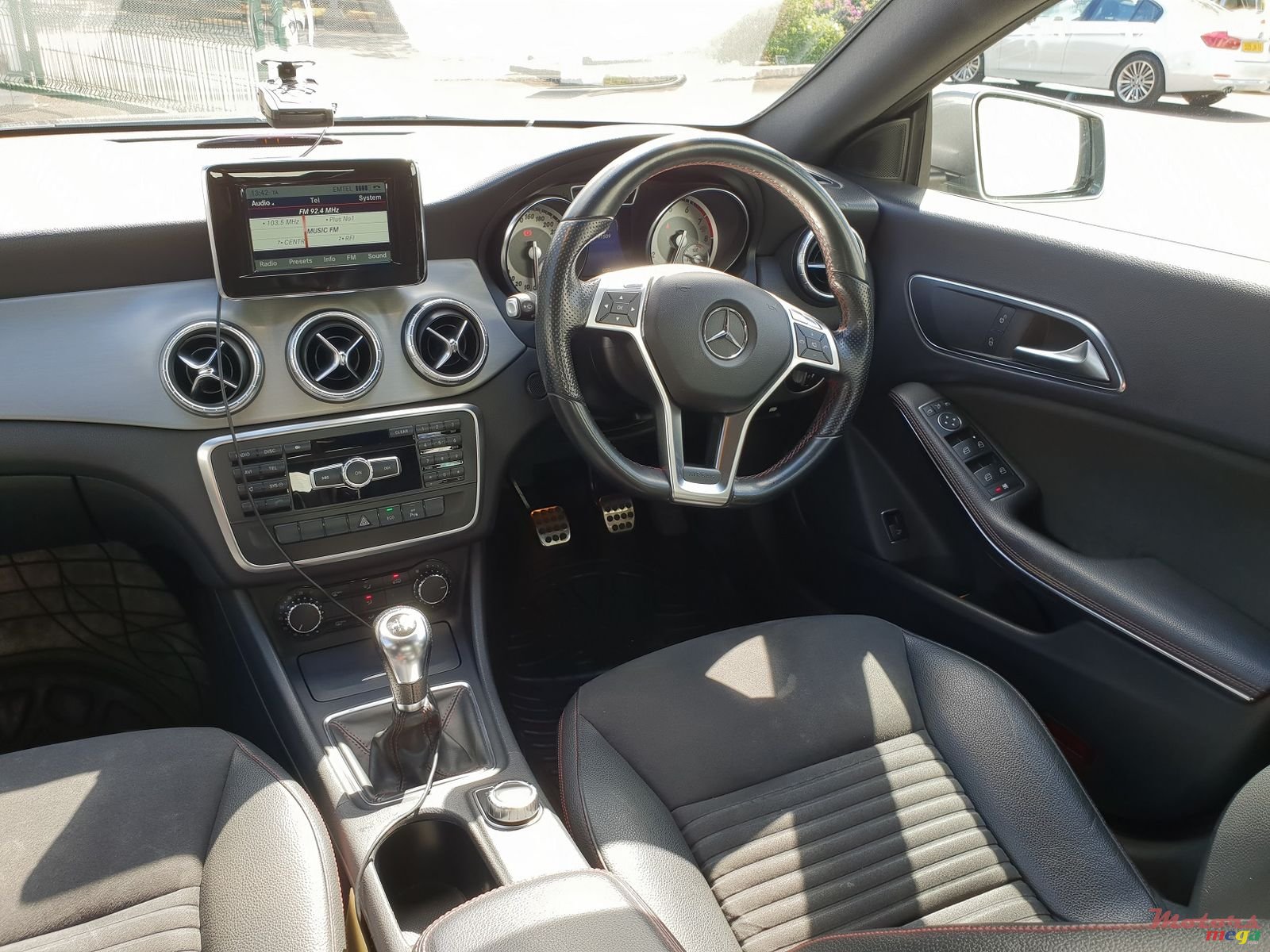 2014' Mercedes-Benz CLA-Class photo #6