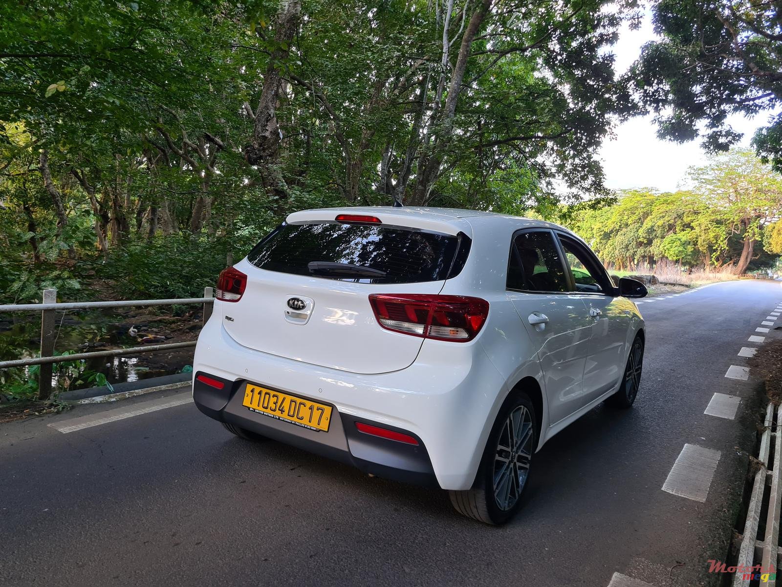 2017' Kia Rio automatic photo #4