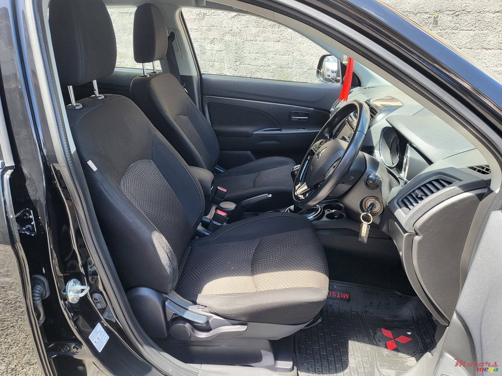 2016' Mitsubishi ASX photo #6