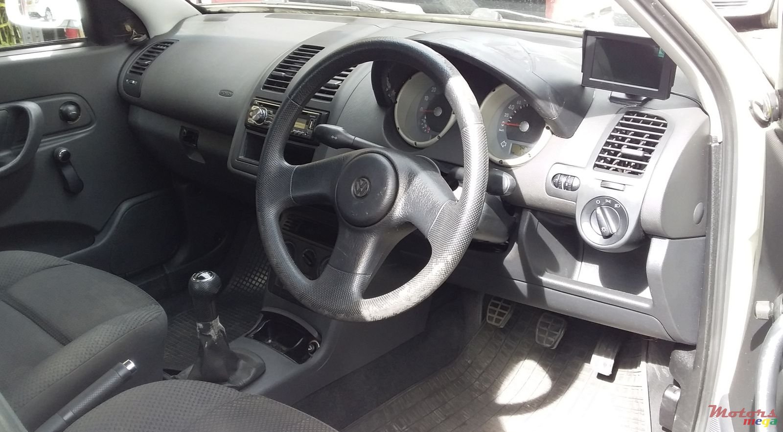 2001' Volkswagen Polo Classic photo #4