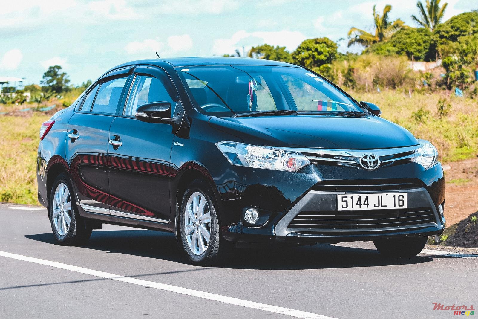 2016' Toyota Yaris photo #1