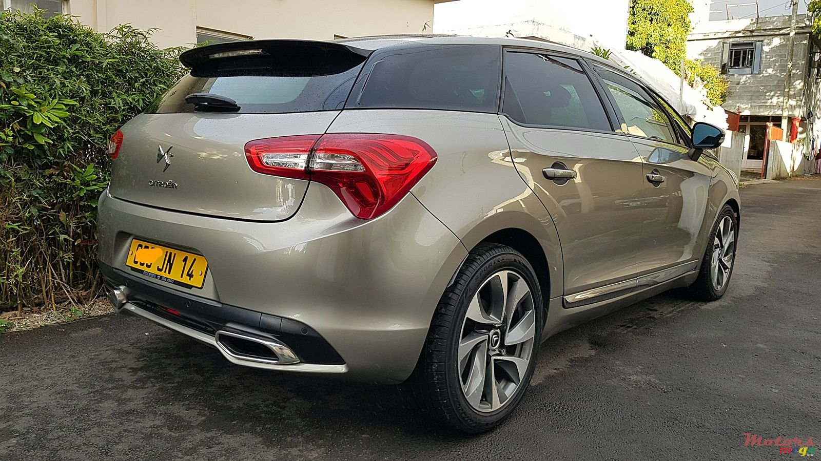 2014' Citroen DS5 Automatic photo #3