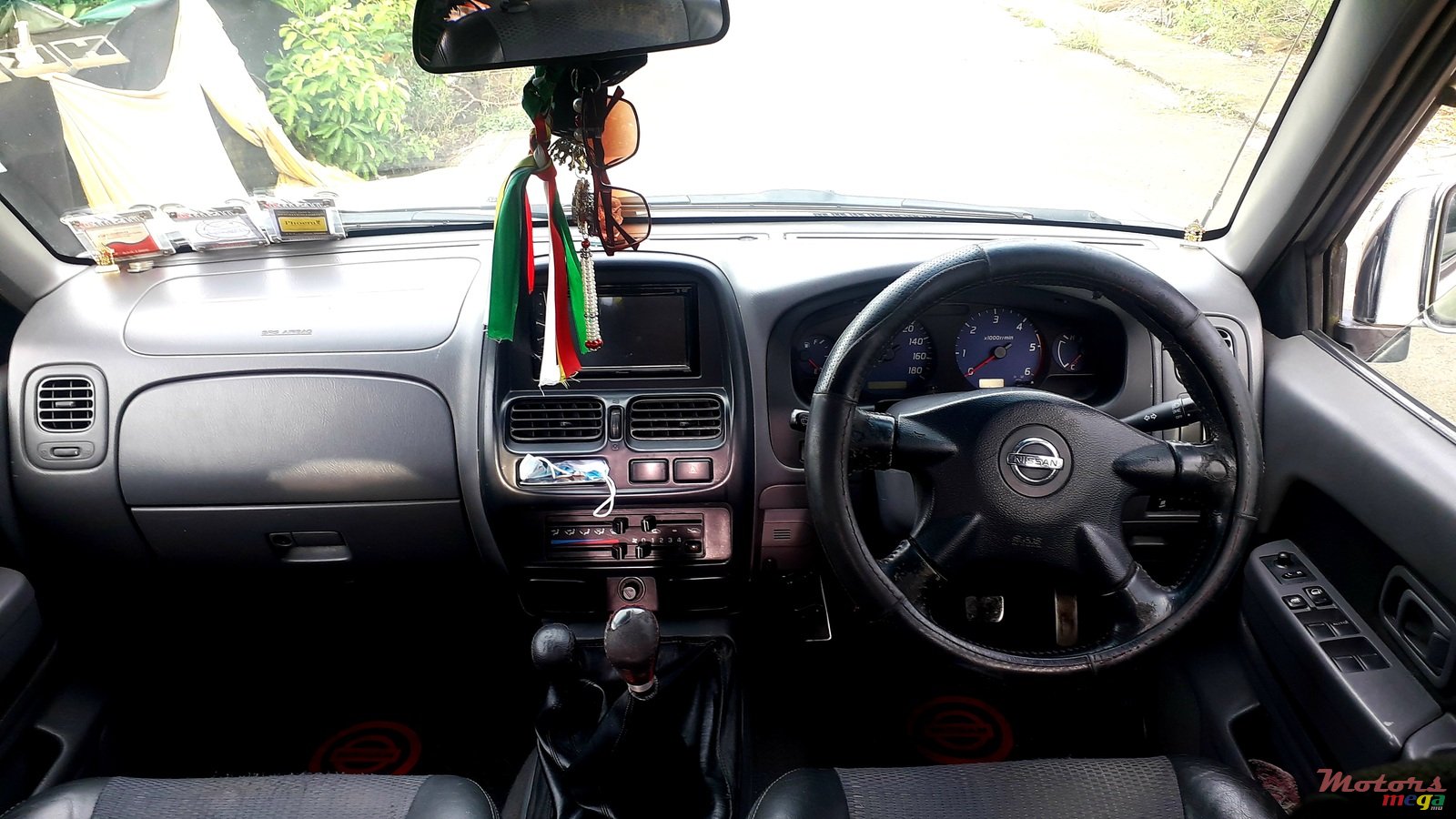 2010' Nissan Hardbody photo #3