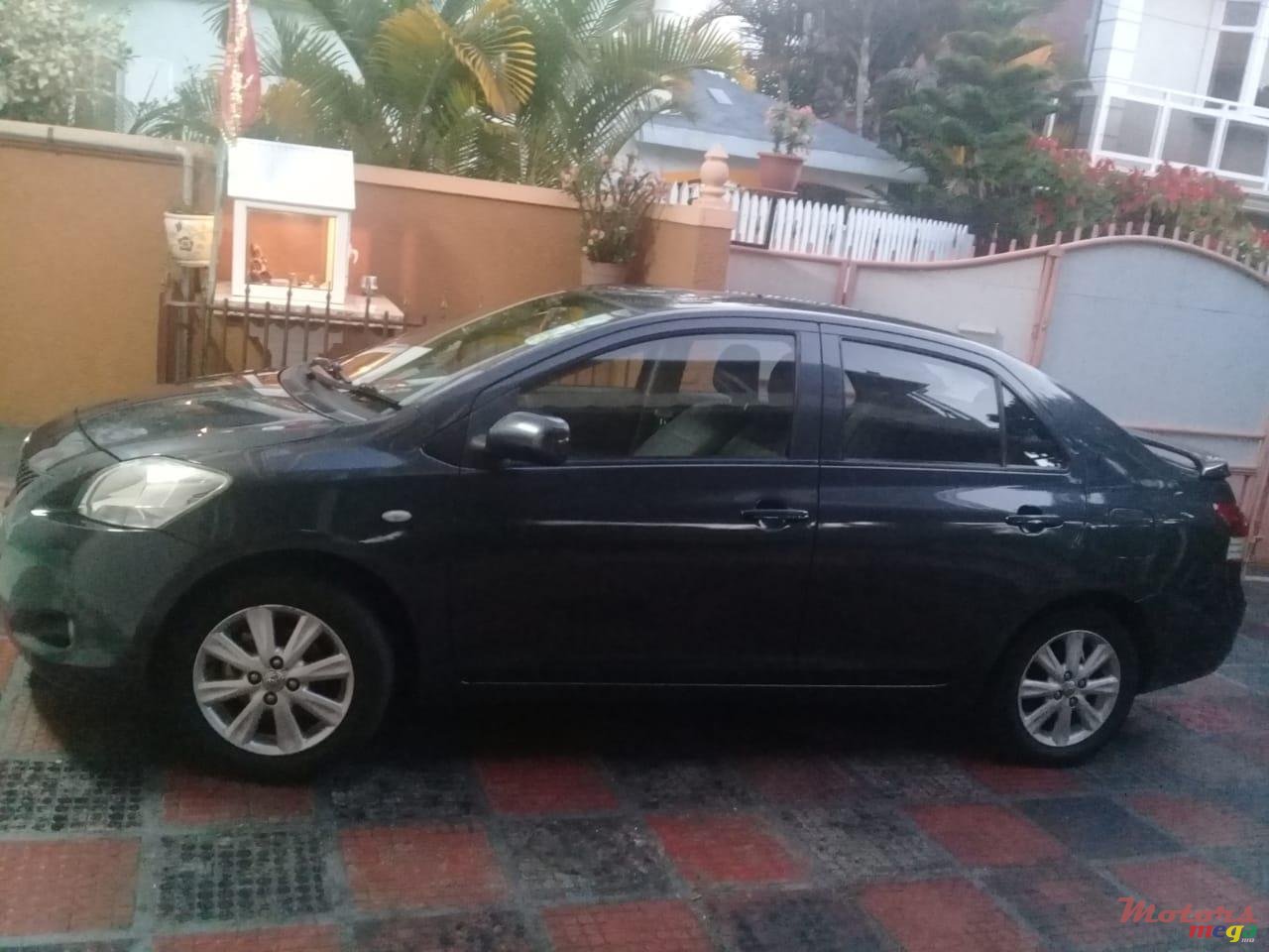 2010' Toyota Yaris photo #3