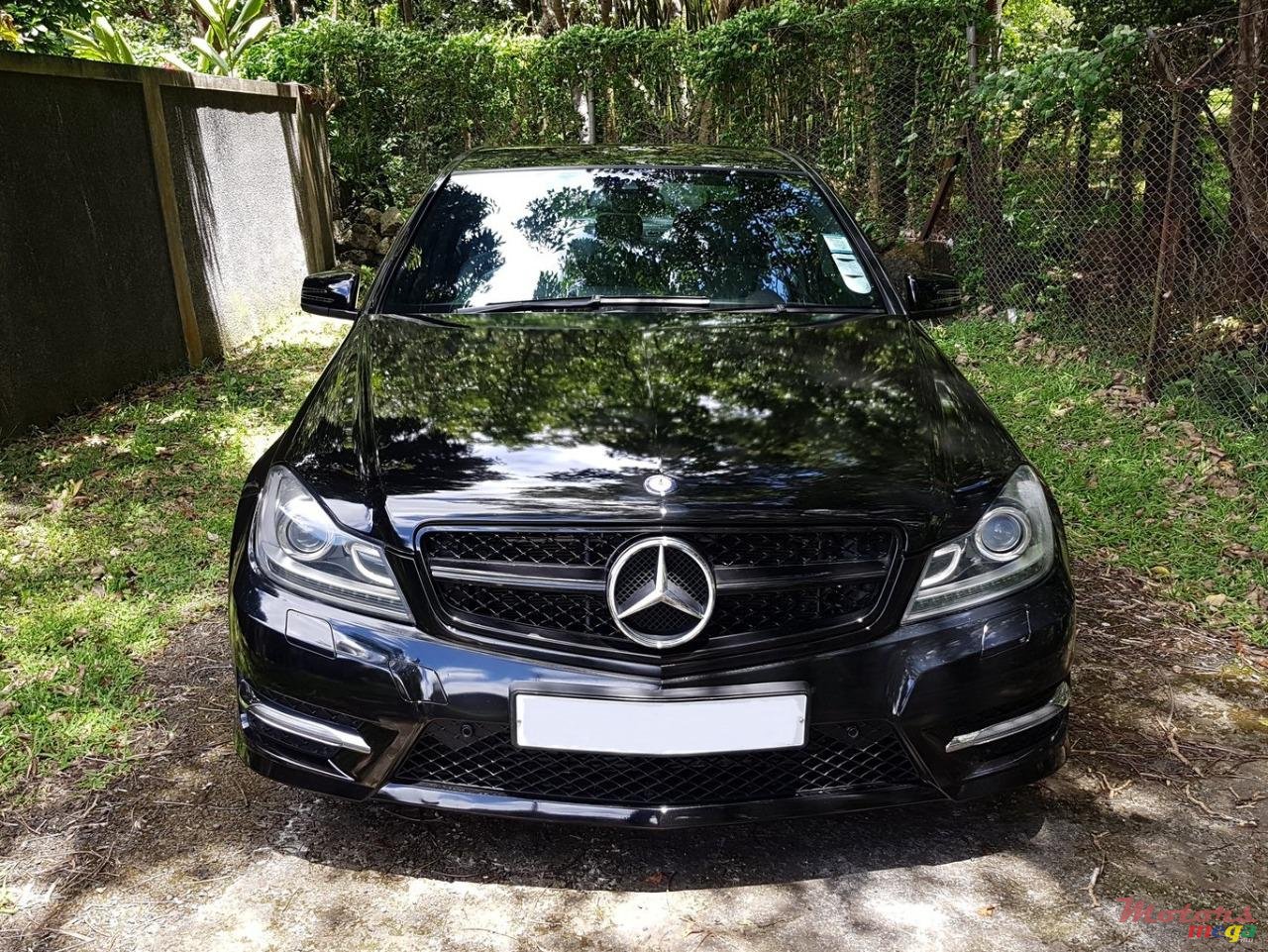 2011' Mercedes-Benz C-Class photo #2