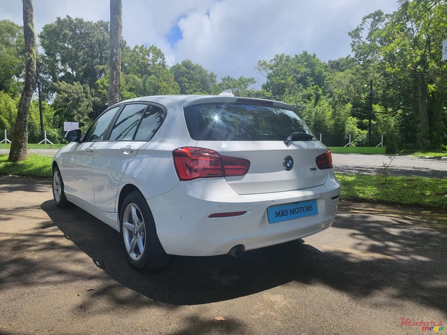 2015' BMW 118 photo #3