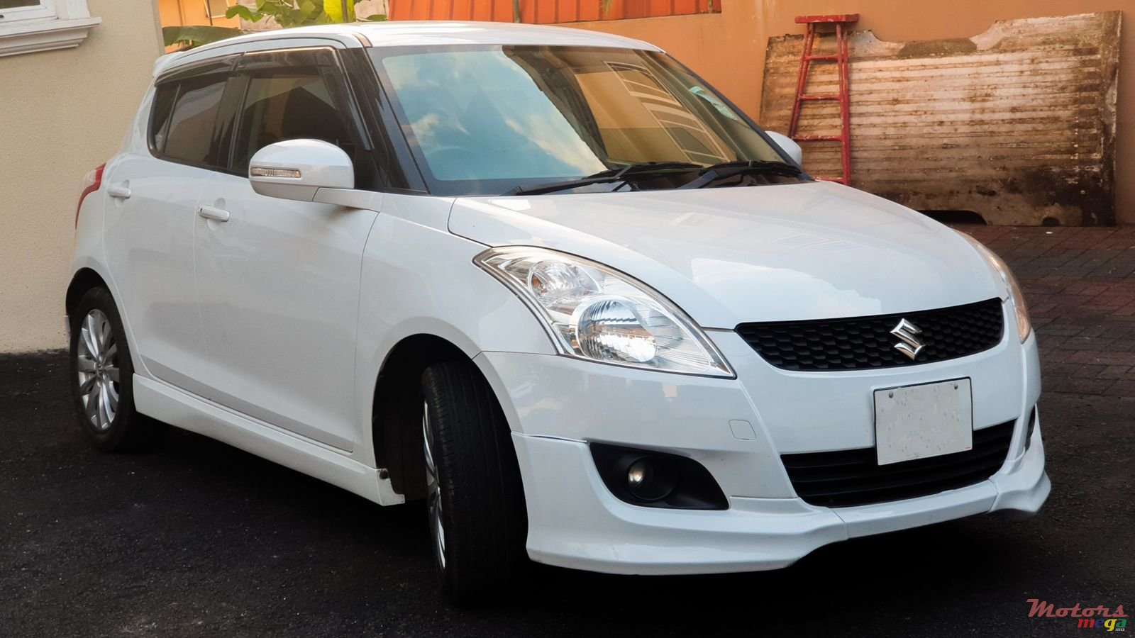 2012' Suzuki Swift photo #1