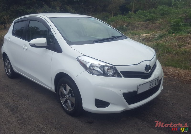 2011' Toyota Vitz 1.3 photo #2