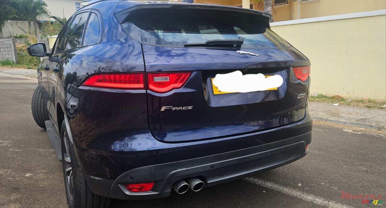 2017' Jaguar F-Pace photo #4