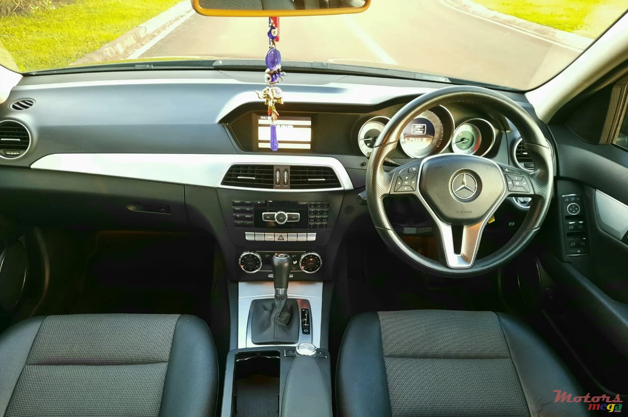 2011' Mercedes-Benz C-Class photo #7