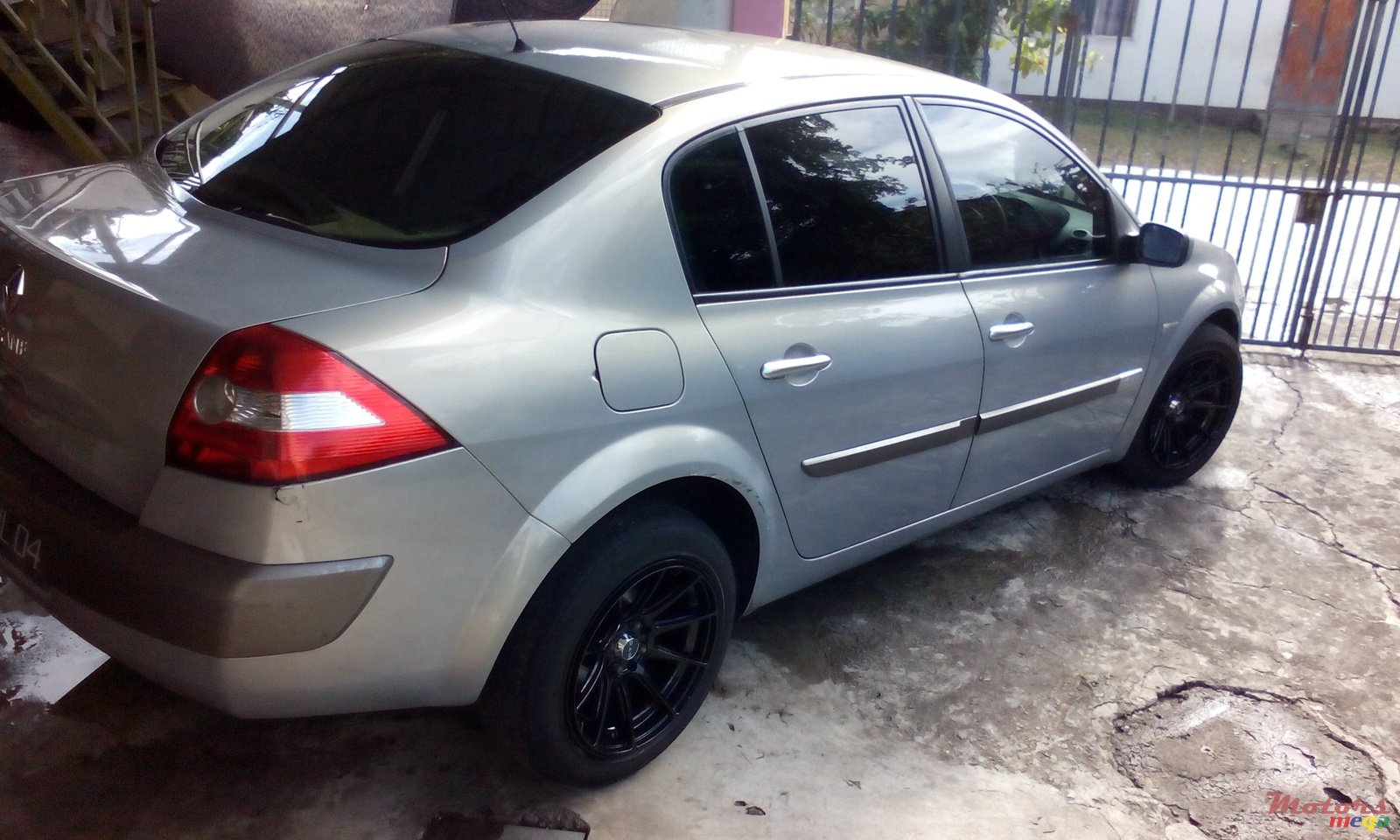 2004' Renault Megane photo #1