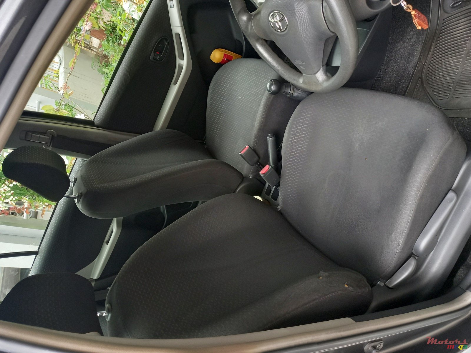 2011' Toyota Yaris MANUAL 1300CC photo #6