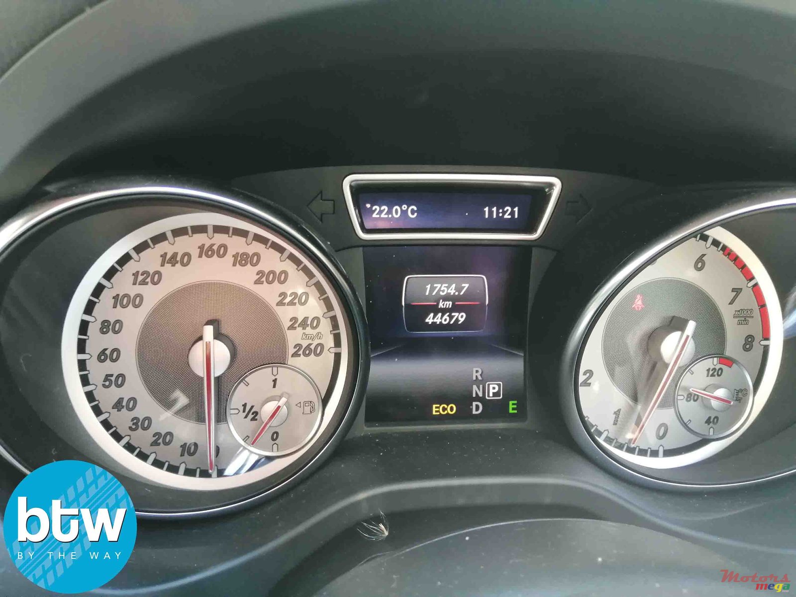 2014' Mercedes-Benz CLA 180 AMG photo #7