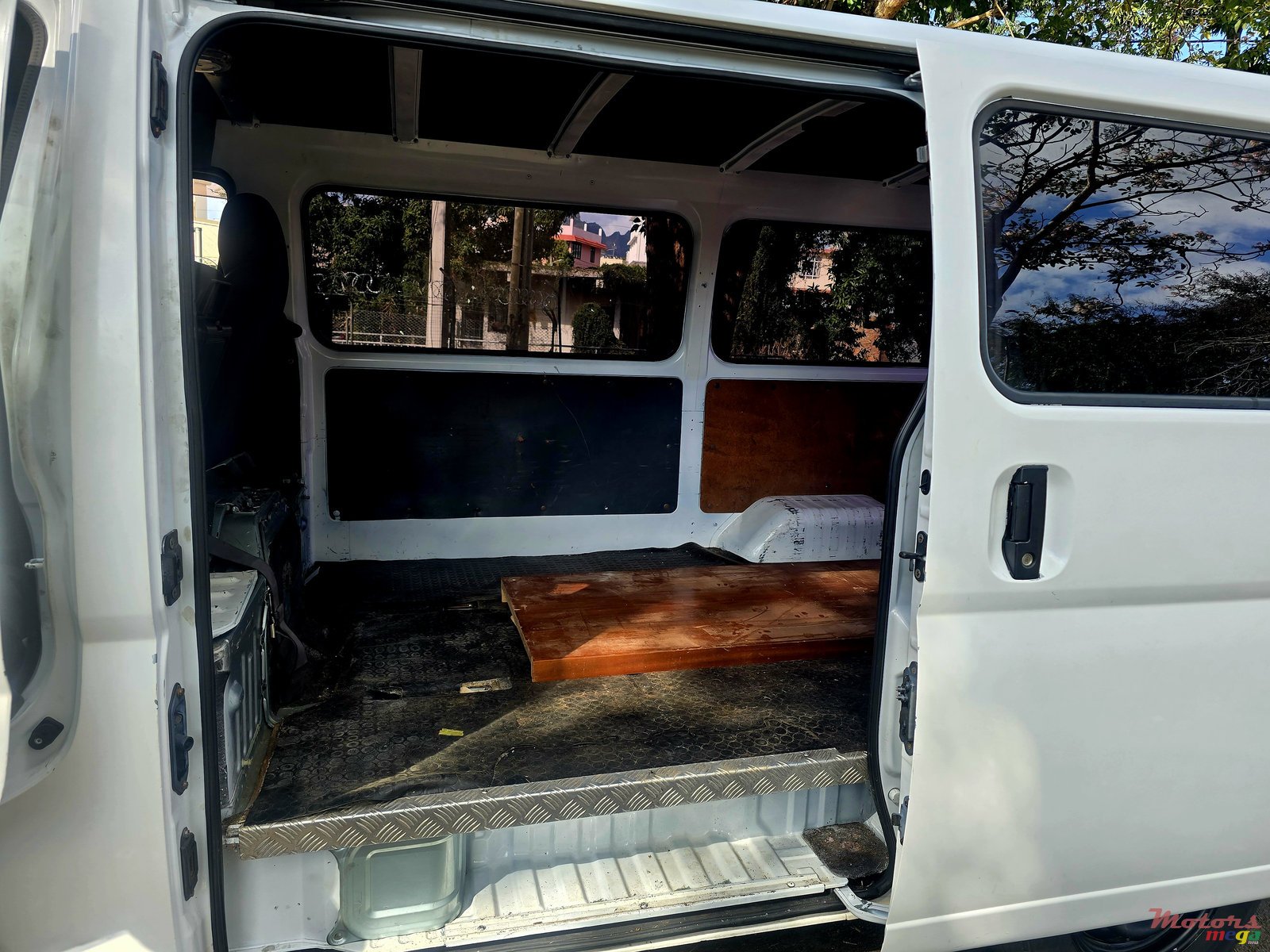 2004' Isuzu Como - Nissan Nv350 photo #7