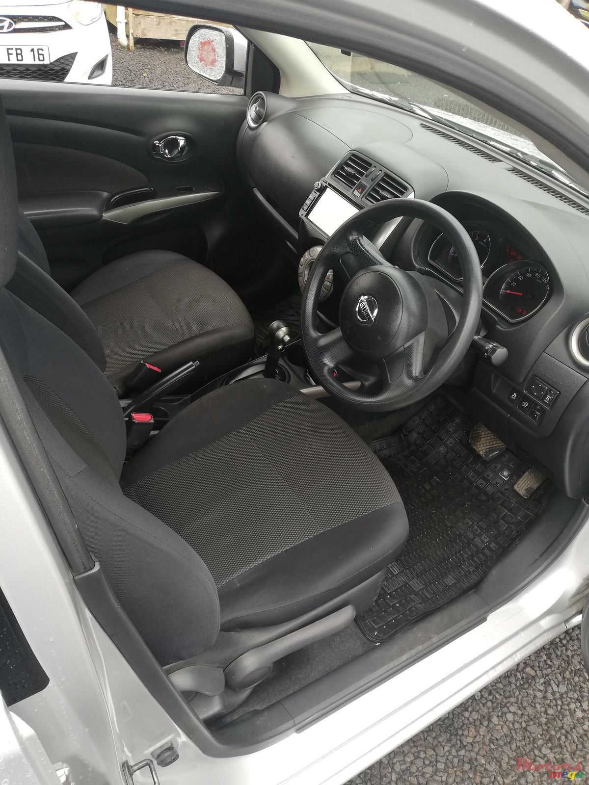 2013' Nissan photo #2