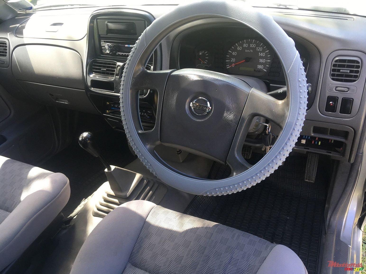 2011' Nissan Navara JAPAN photo #5