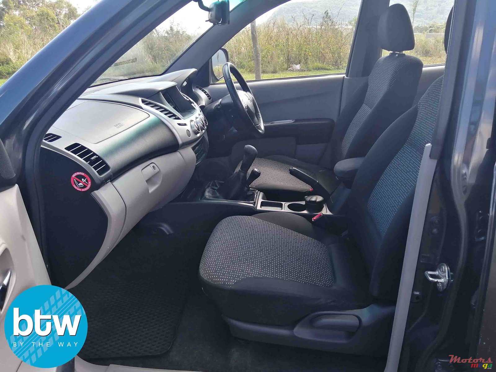 2011' Mitsubishi Sportero photo #5