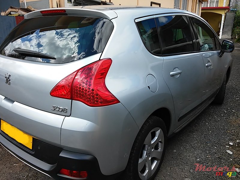 2012' Peugeot 3008 photo #3