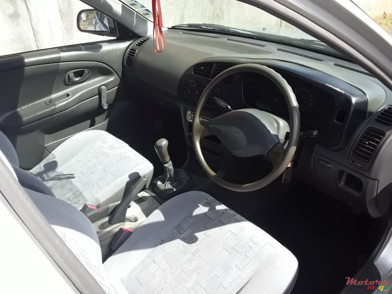 2000' Mitsubishi Lancer photo #4