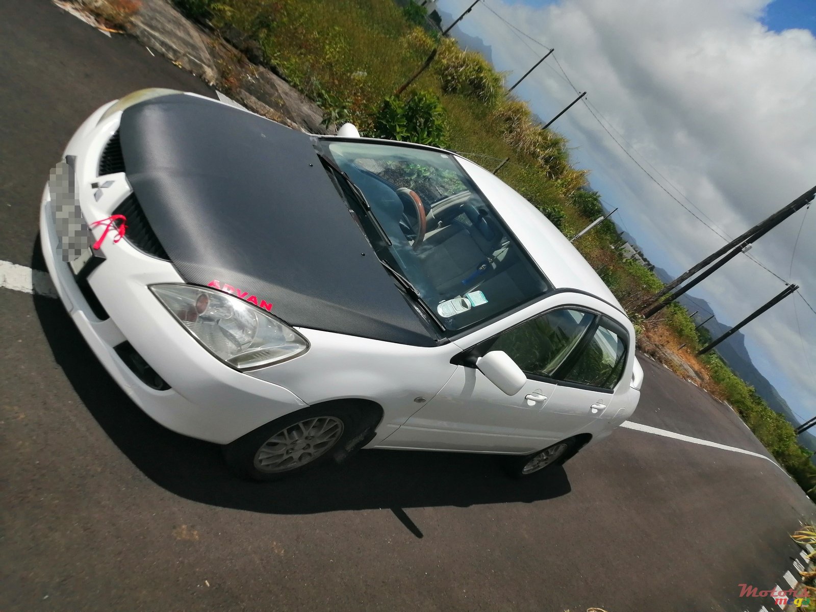 2004' Mitsubishi Lancer photo #3