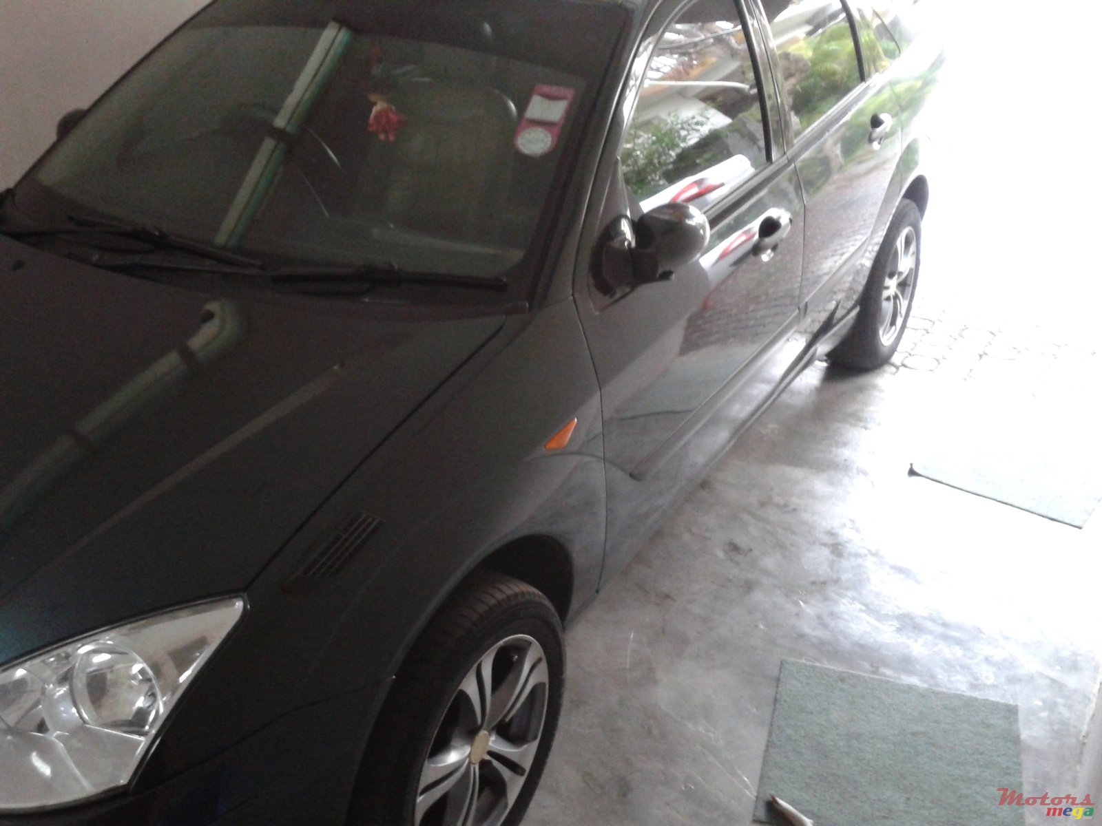 2004' Ford Focus photo #1